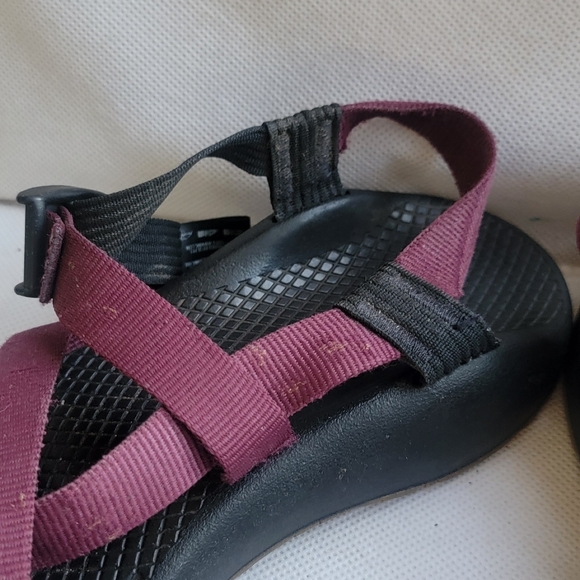 CHACO BURGANDY SANDALS (sz 7) - Picture 7 of 7